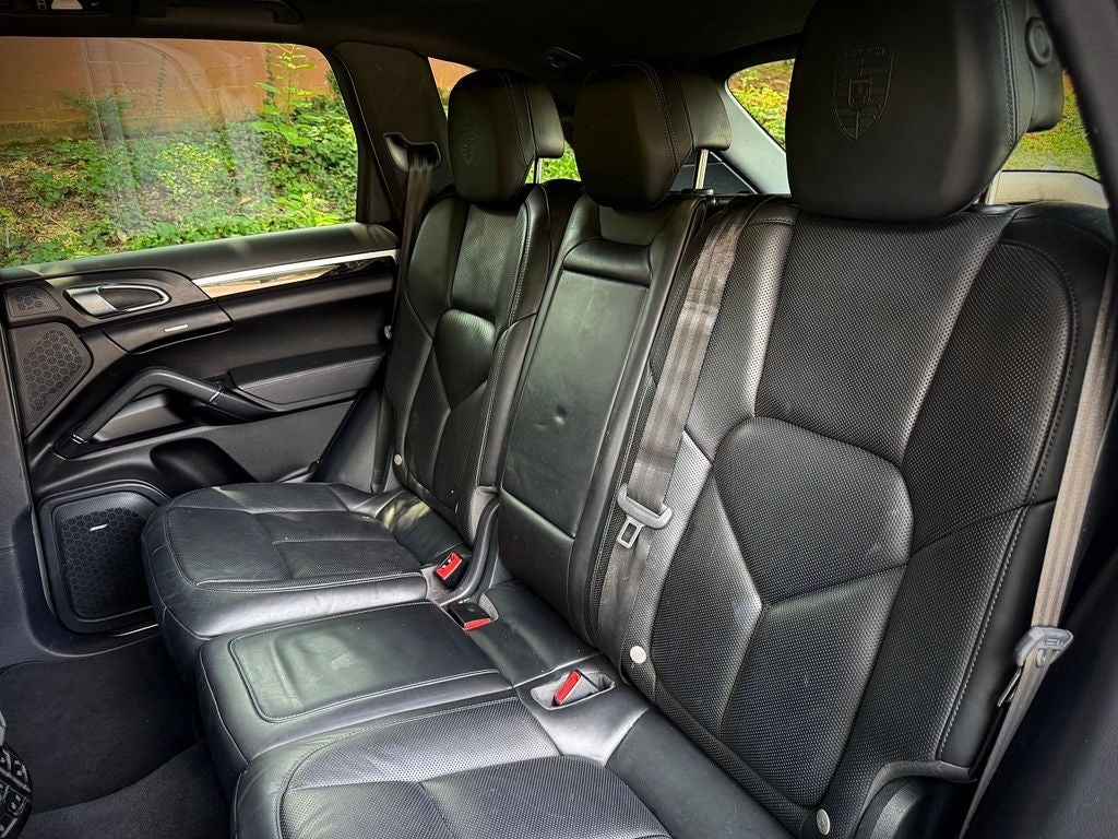2017 Porsche Cayenne Platinum Edition