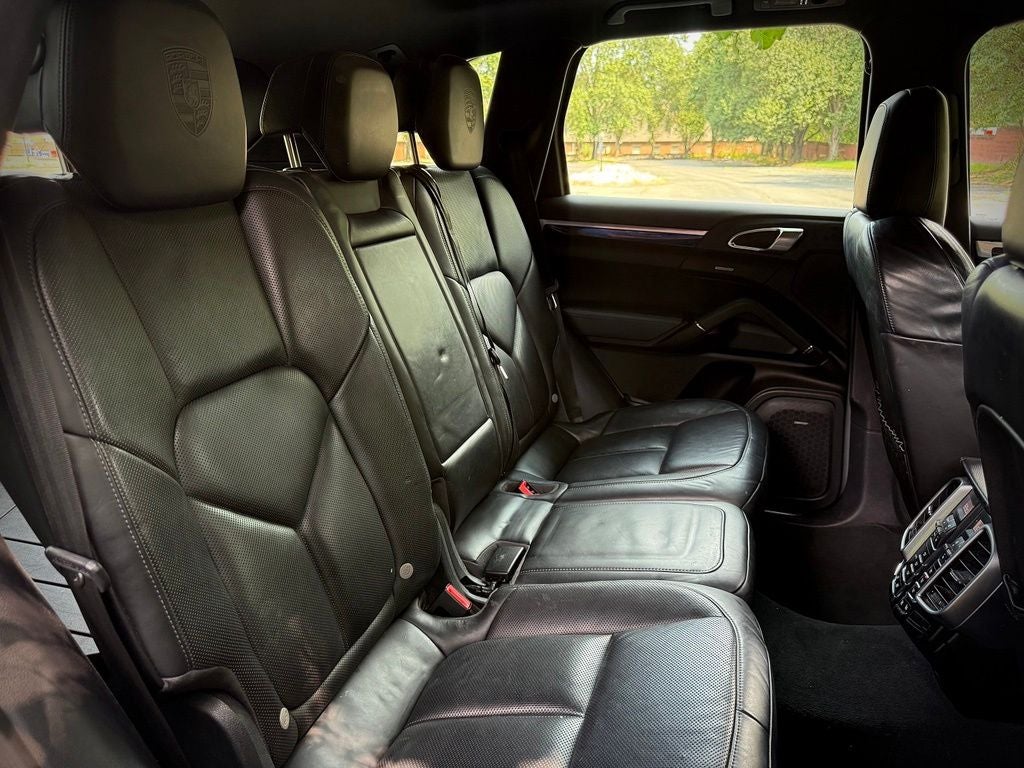 2017 Porsche Cayenne Platinum Edition