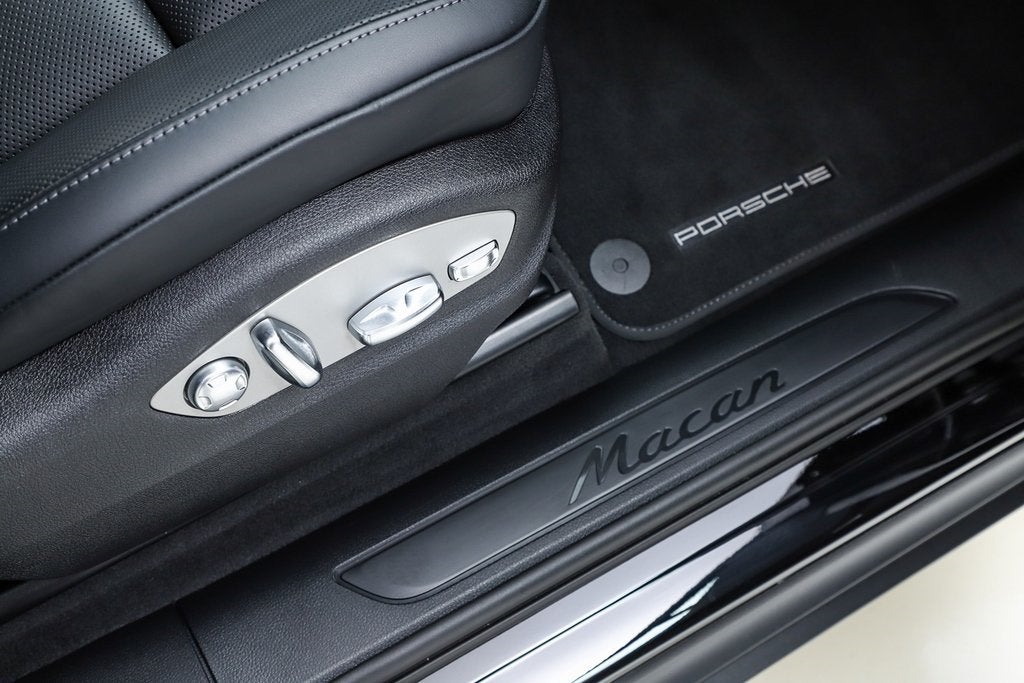 2025 Porsche Macan Base