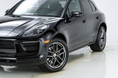 2025 Porsche Macan Base