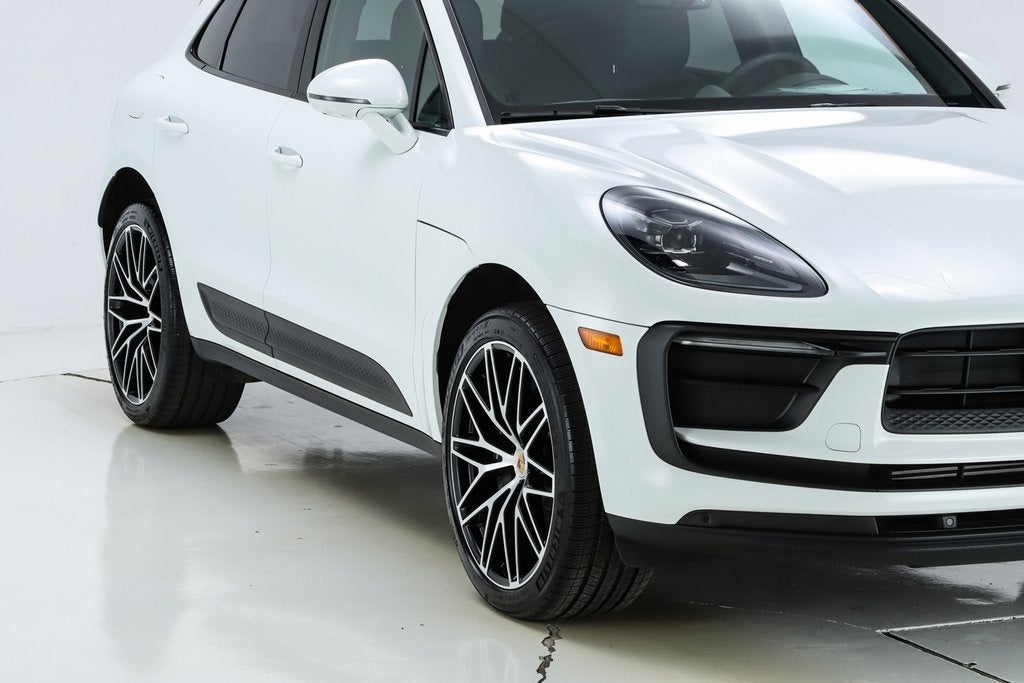 2025 Porsche Macan Base