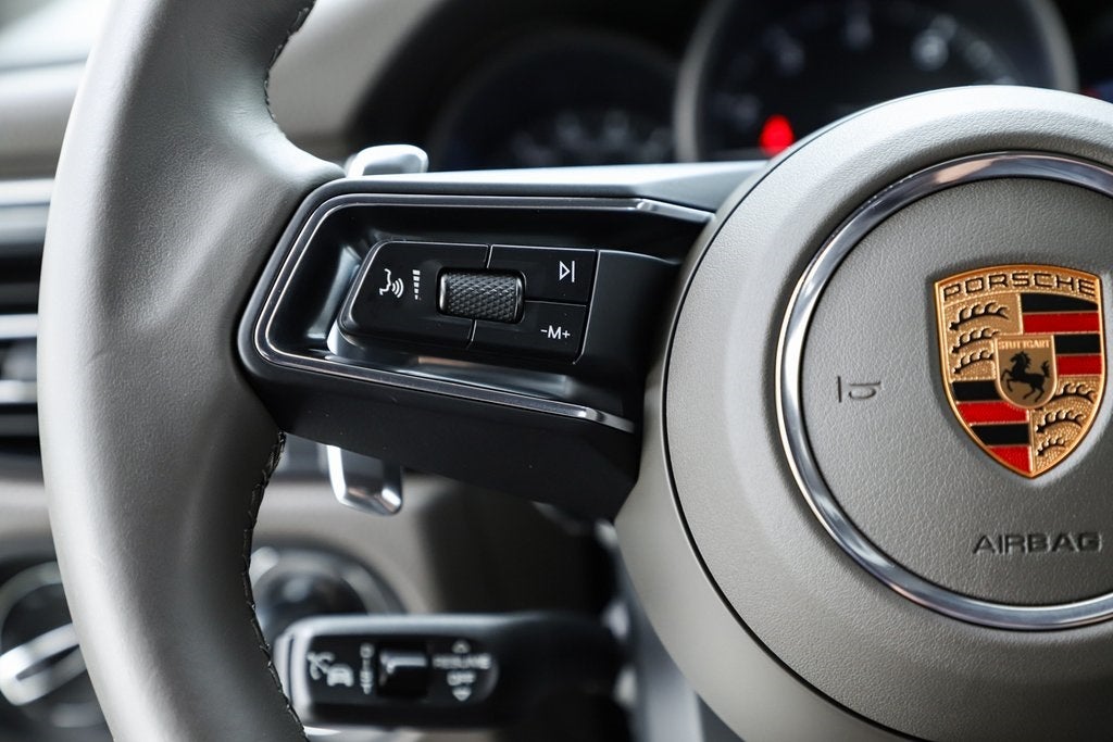 2025 Porsche Macan Base