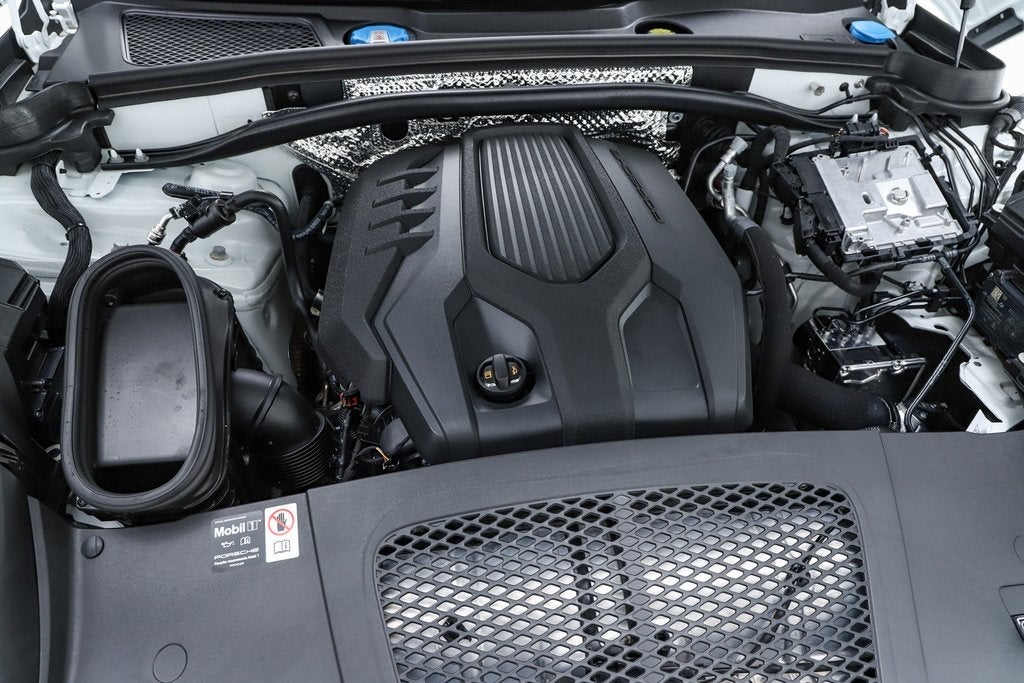 2025 Porsche Macan Base