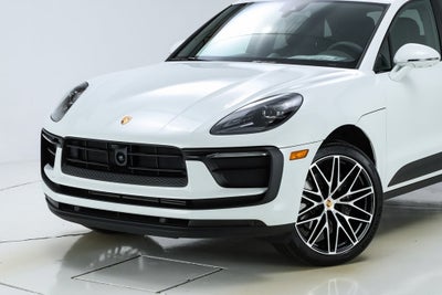 2025 Porsche Macan Base