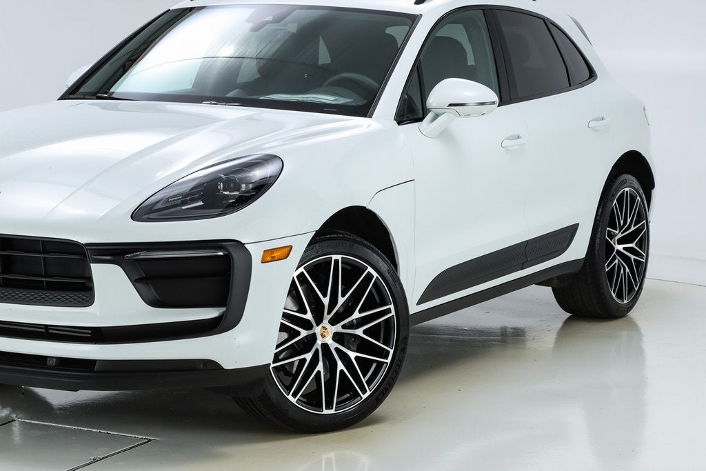 2025 Porsche Macan Base