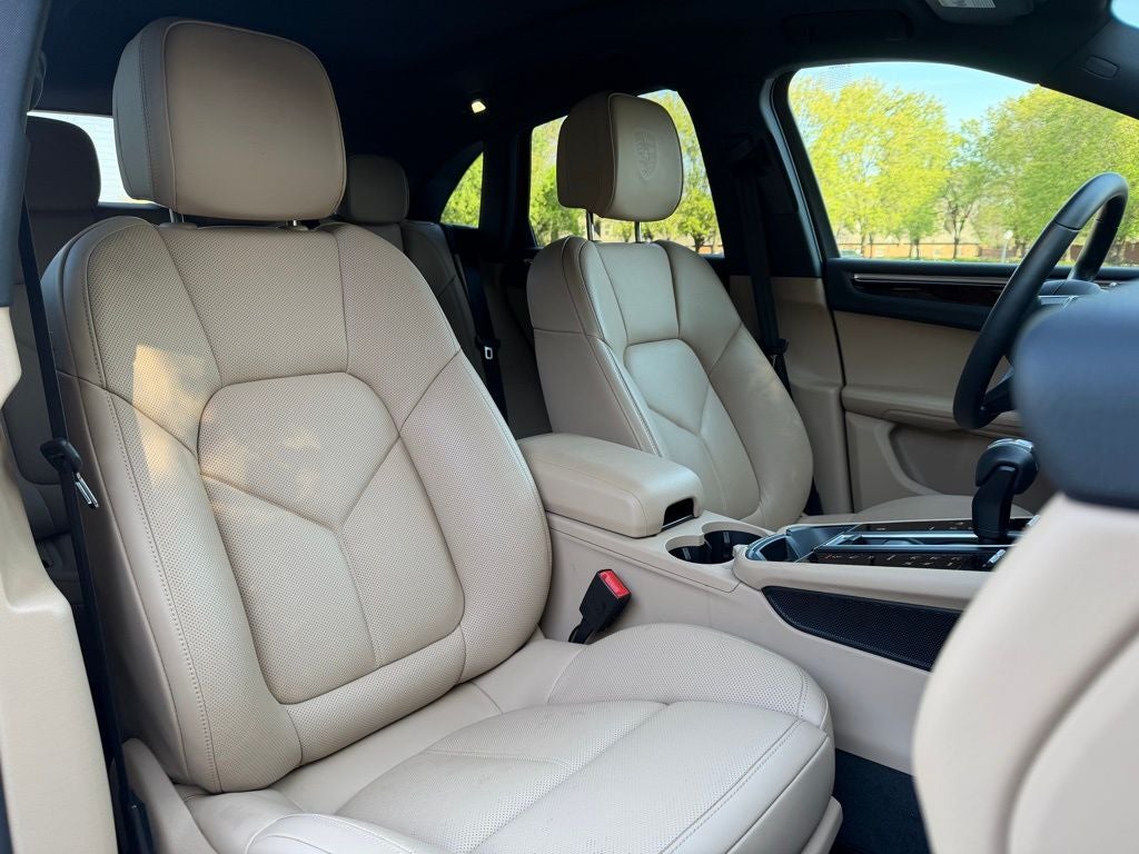 2025 Porsche Macan Base