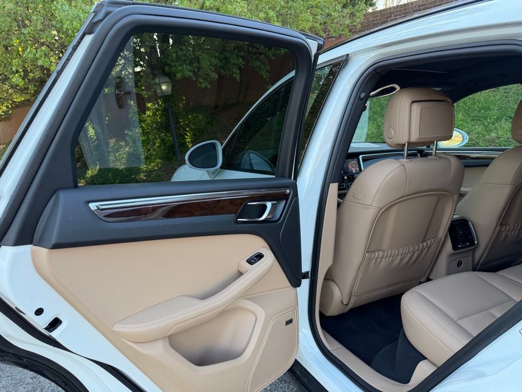 2025 Porsche Macan Base