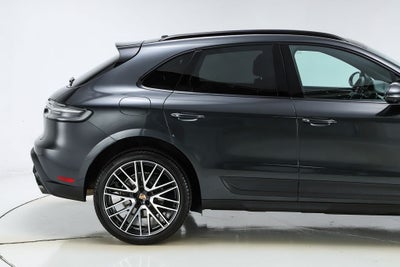 2026 Porsche Macan Base