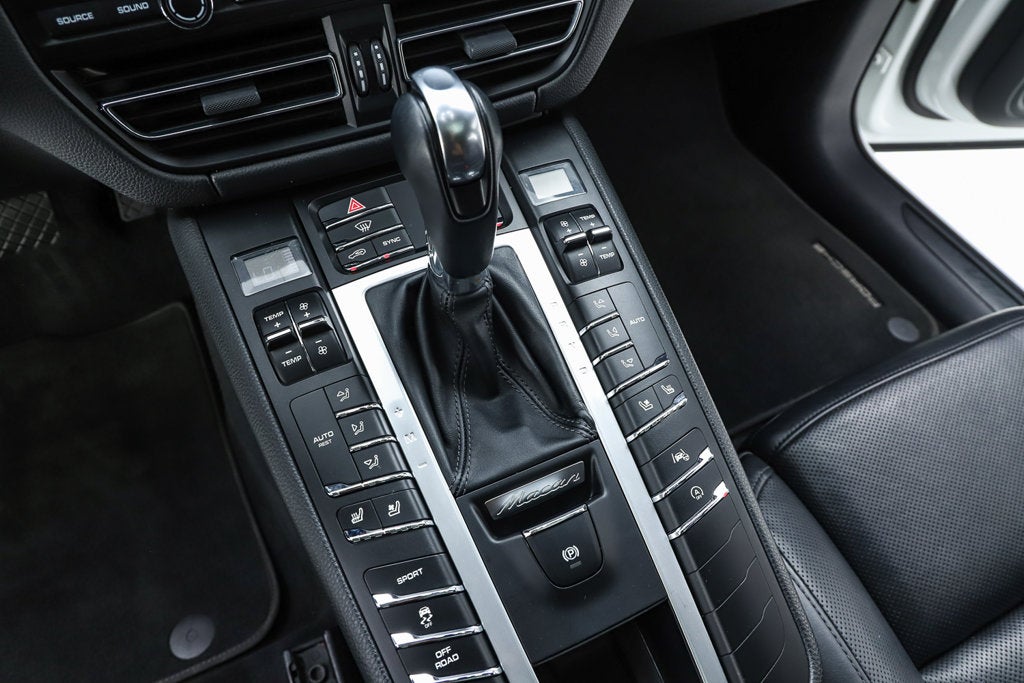 2020 Porsche Macan Base