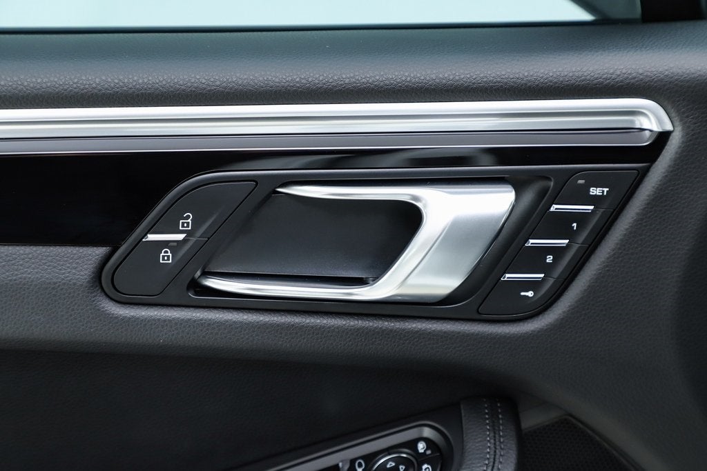 2021 Porsche Macan Base