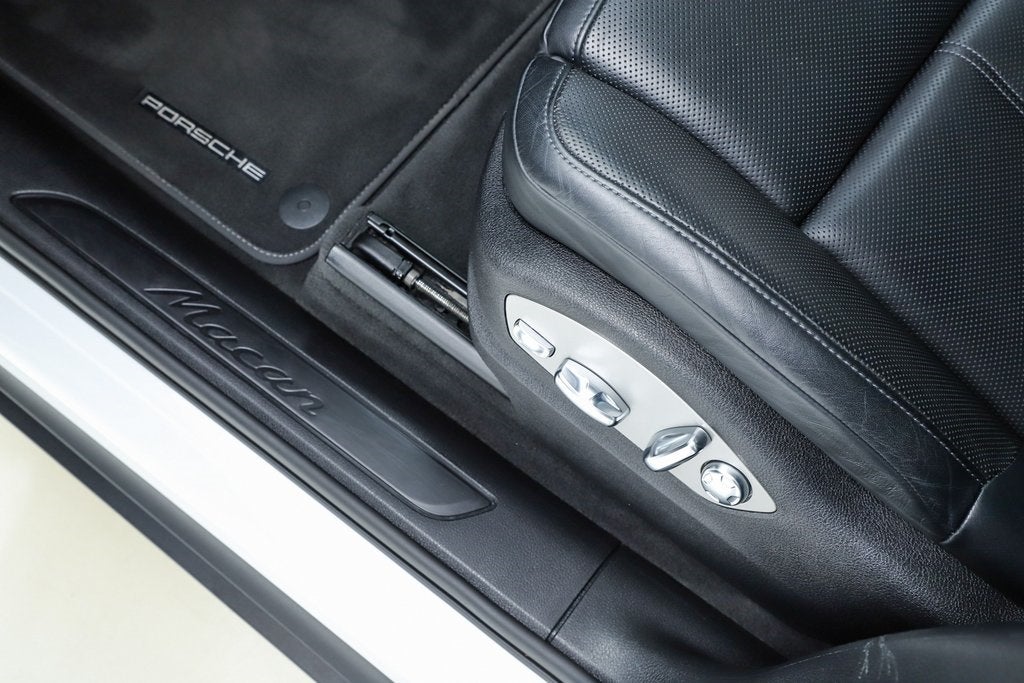 2021 Porsche Macan Base