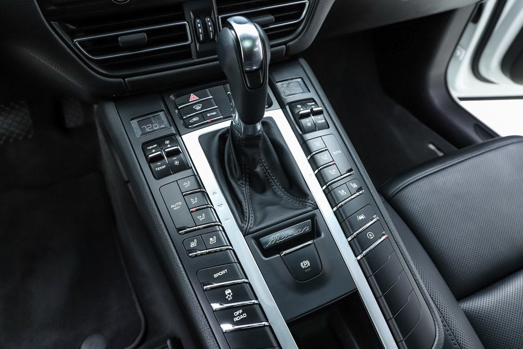 2021 Porsche Macan Base
