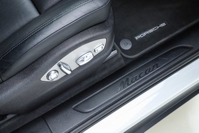 2021 Porsche Macan Base