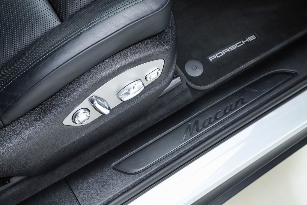 2021 Porsche Macan Base