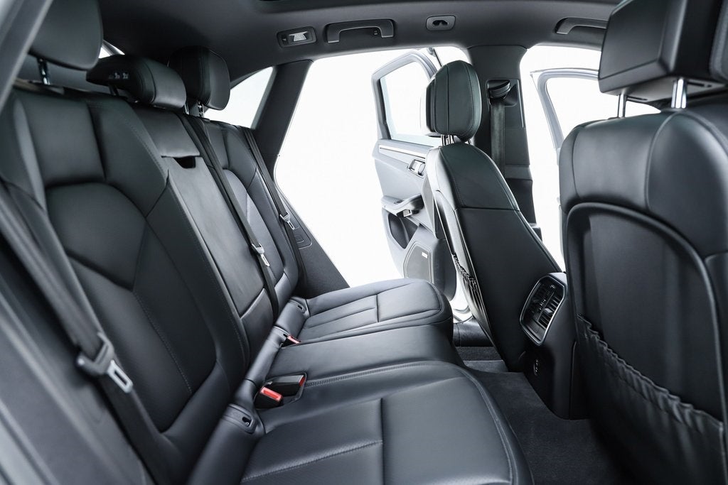 2021 Porsche Macan Base