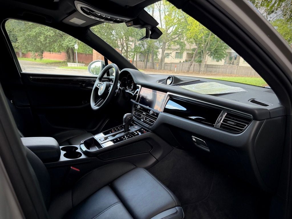 2025 Porsche Macan Base