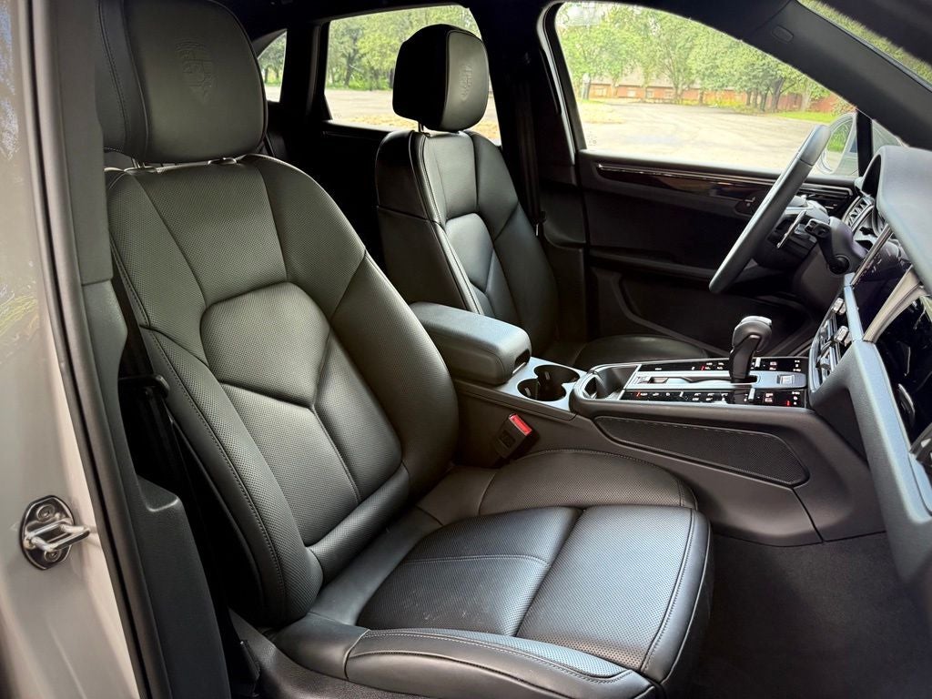 2025 Porsche Macan Base