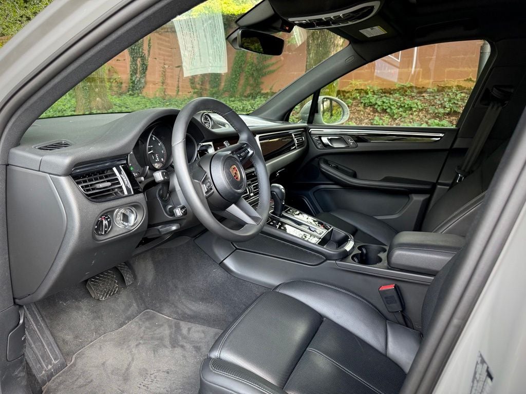 2025 Porsche Macan Base
