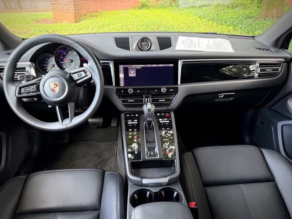 2025 Porsche Macan Base