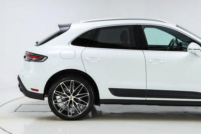 2025 Porsche Macan Base