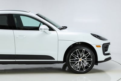 2025 Porsche Macan Base