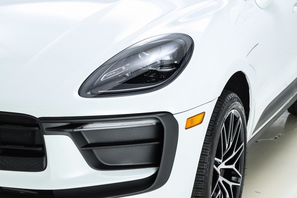 2025 Porsche Macan Base