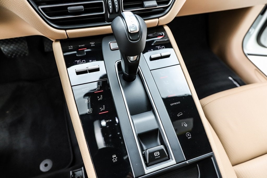 2025 Porsche Macan Base