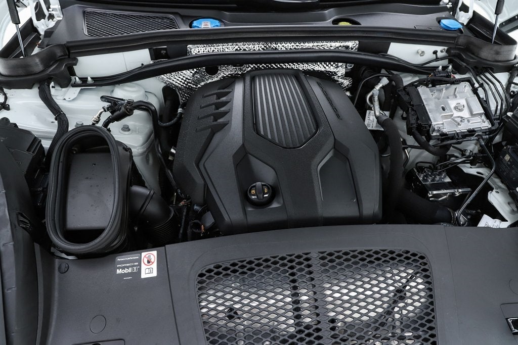 2025 Porsche Macan Base