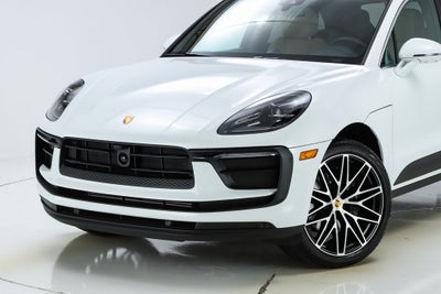 2025 Porsche Macan Base