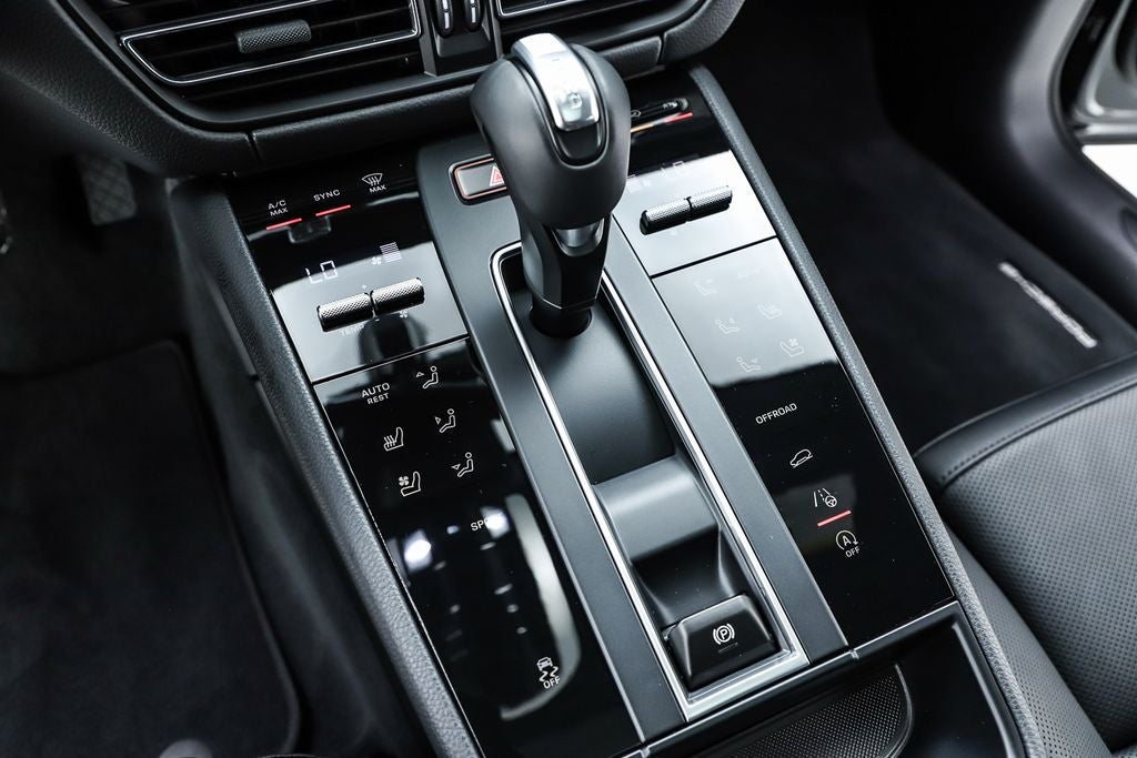 2026 Porsche Macan Base