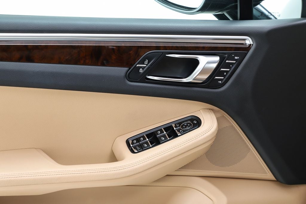 2022 Porsche Macan Base