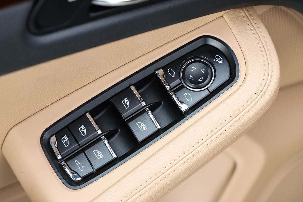 2022 Porsche Macan Base