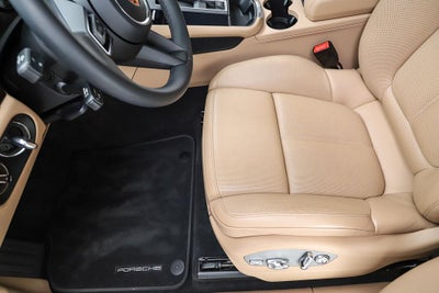 2022 Porsche Macan Base