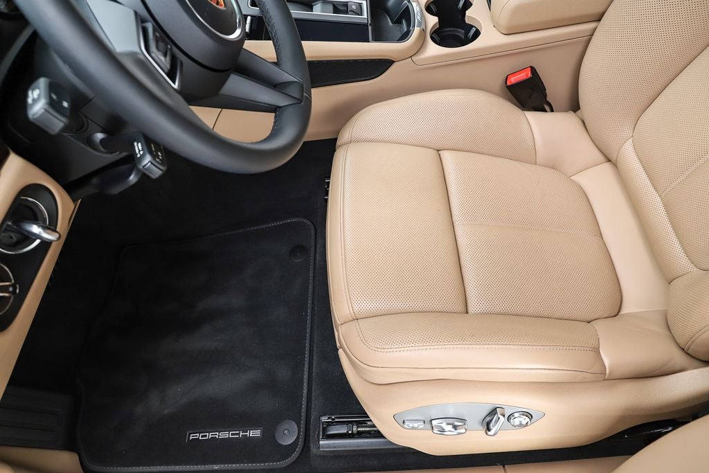 2022 Porsche Macan Base