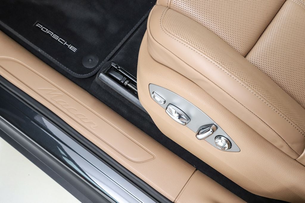 2022 Porsche Macan Base