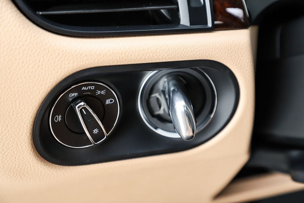 2022 Porsche Macan Base