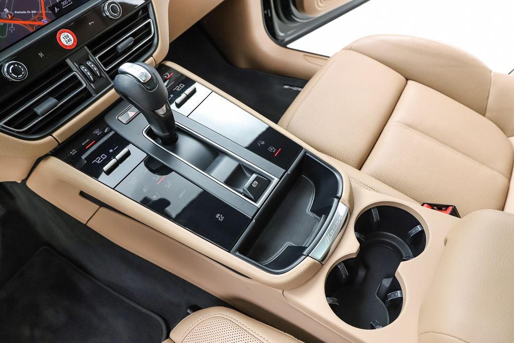 2022 Porsche Macan Base