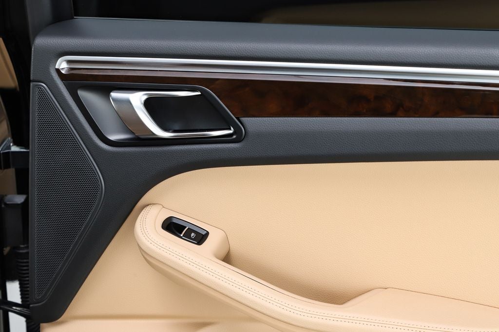 2022 Porsche Macan Base