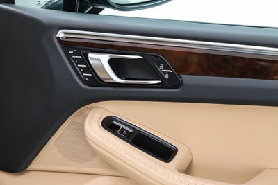 2022 Porsche Macan Base