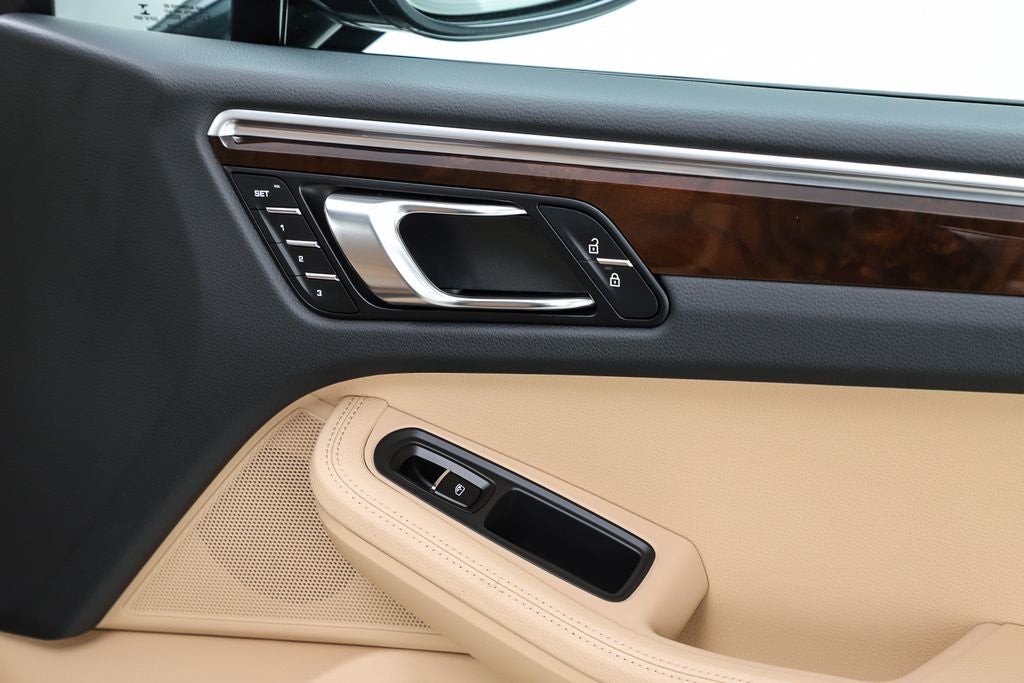 2022 Porsche Macan Base