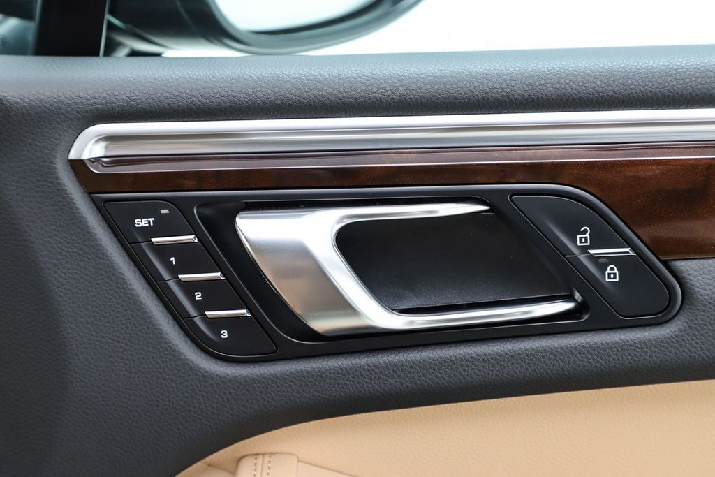 2022 Porsche Macan Base