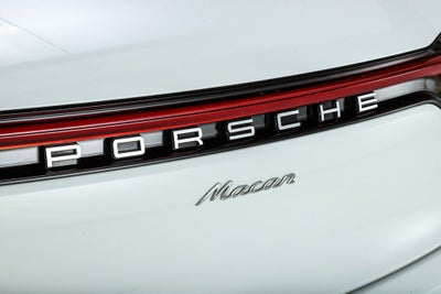 2025 Porsche Macan Base