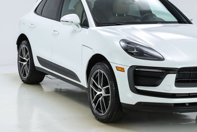 2025 Porsche Macan Base