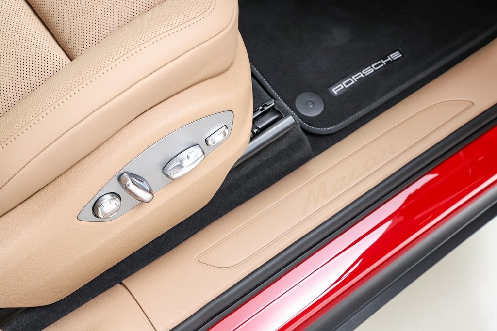 2025 Porsche Macan Base