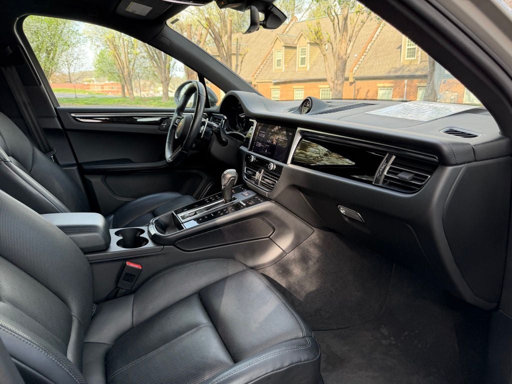 2023 Porsche Macan T