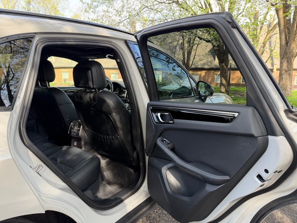 2023 Porsche Macan T