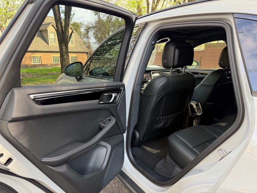 2023 Porsche Macan T