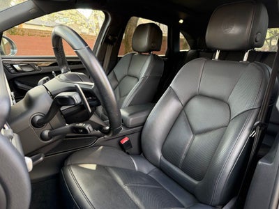 2023 Porsche Macan T