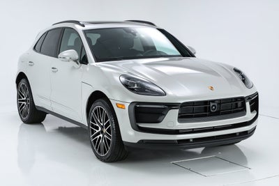 2026 Porsche Macan Base