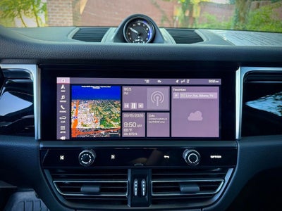2023 Porsche Macan T